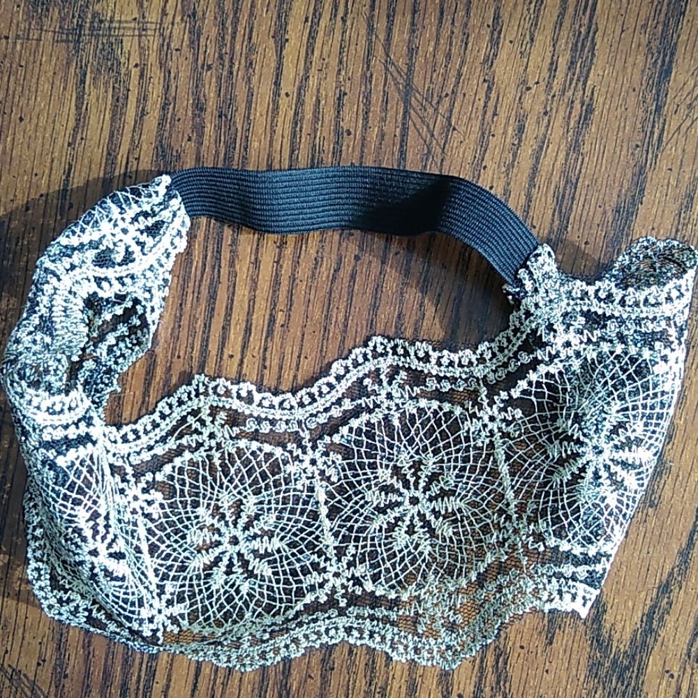 Wide lace headband